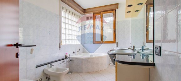 Villa de 4 divisões em Gorla Minore, Italy N.º 263491 10