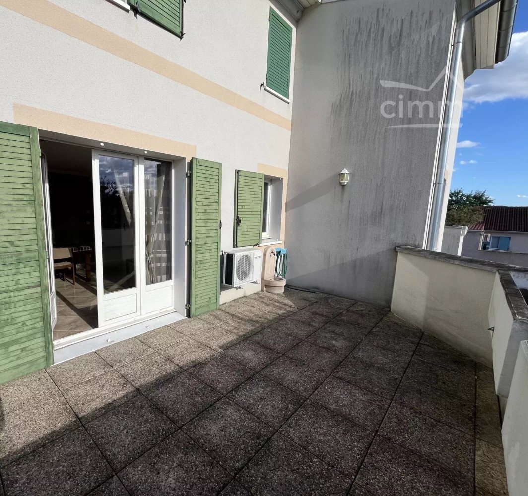 Dúplex de 1 dormitorio en Saint-Maurice-l'Exil, France No. 333140