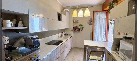 3 rooms Apartment in Cinisello Balsamo, Italy No. 41343 9