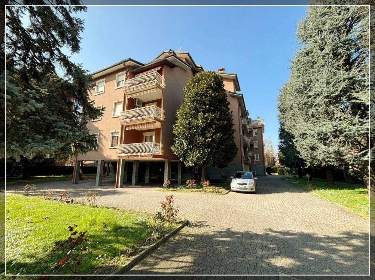 3 rooms Apartment in Cinisello Balsamo, Italy No. 41343