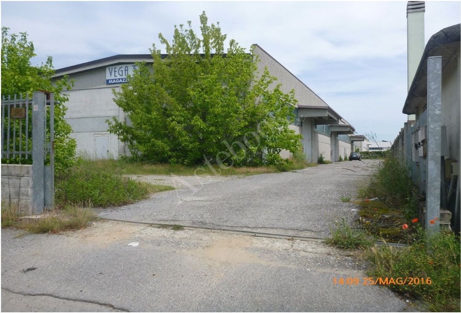 Entrepôt à Sant'Angelo Lodigiano, Italy 475m² No. 364598