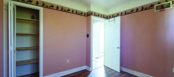 4 bedrooms House in Hamilton, Canada No. 403 9