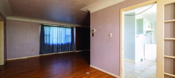 4 bedrooms House in Hamilton, Canada No. 403 11