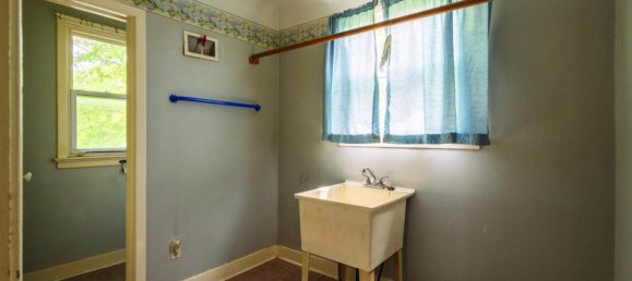 4 bedrooms House in Hamilton, Canada No. 403 7