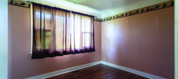 4 bedrooms House in Hamilton, Canada No. 403 8