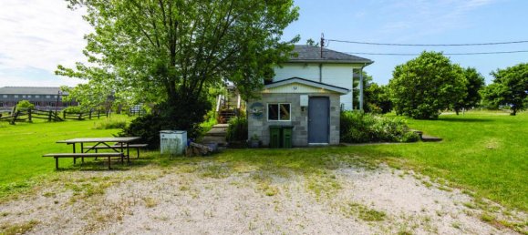 4 bedrooms House in Hamilton, Canada No. 403 4