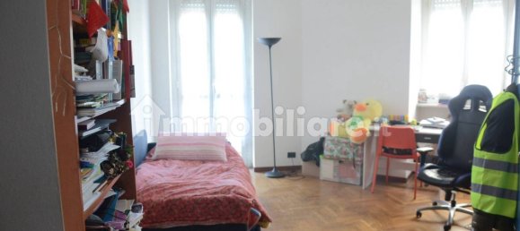 2 bedrooms Apartment in Turin, Italy No. 350597 9