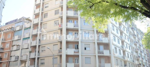 2 bedrooms Apartment in Turin, Italy No. 350597 2