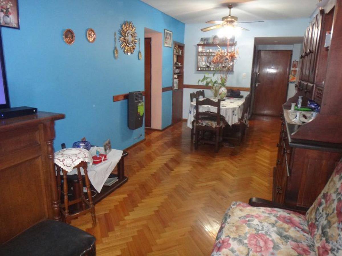 Apartamento de 3 dormitorios en Buenos Aires, Argentina No. 103156