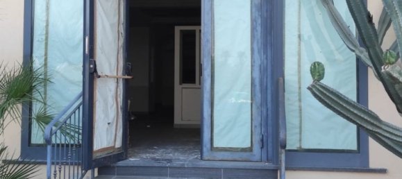 3 rooms Commercial property in Orta di Atella, Italy No. 73759 8