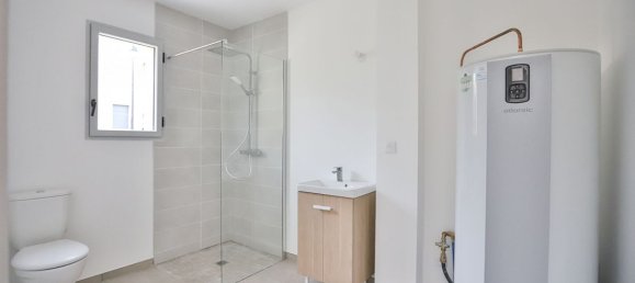 3 bedrooms House in Mere, France No. 123861 5