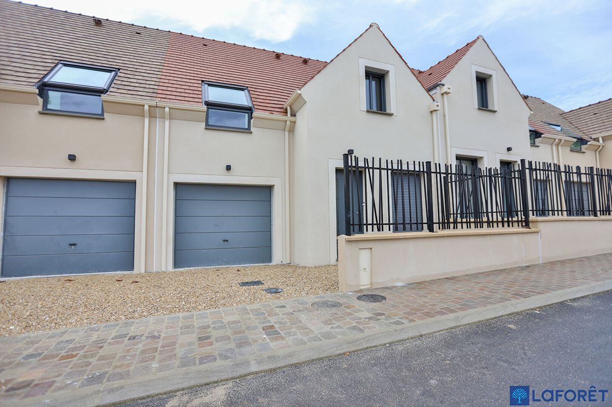 3 bedrooms House in Mere, France No. 123861