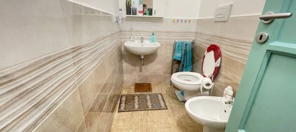 3غرفة شقة في Bari, Italy رقم 33848 24