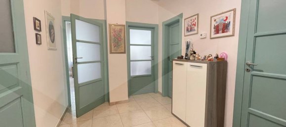 3غرفة شقة في Bari, Italy رقم 33848 27