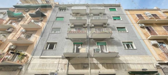 3غرفة شقة في Bari, Italy رقم 33848 34