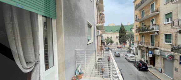 3غرفة شقة في Bari, Italy رقم 33848 15