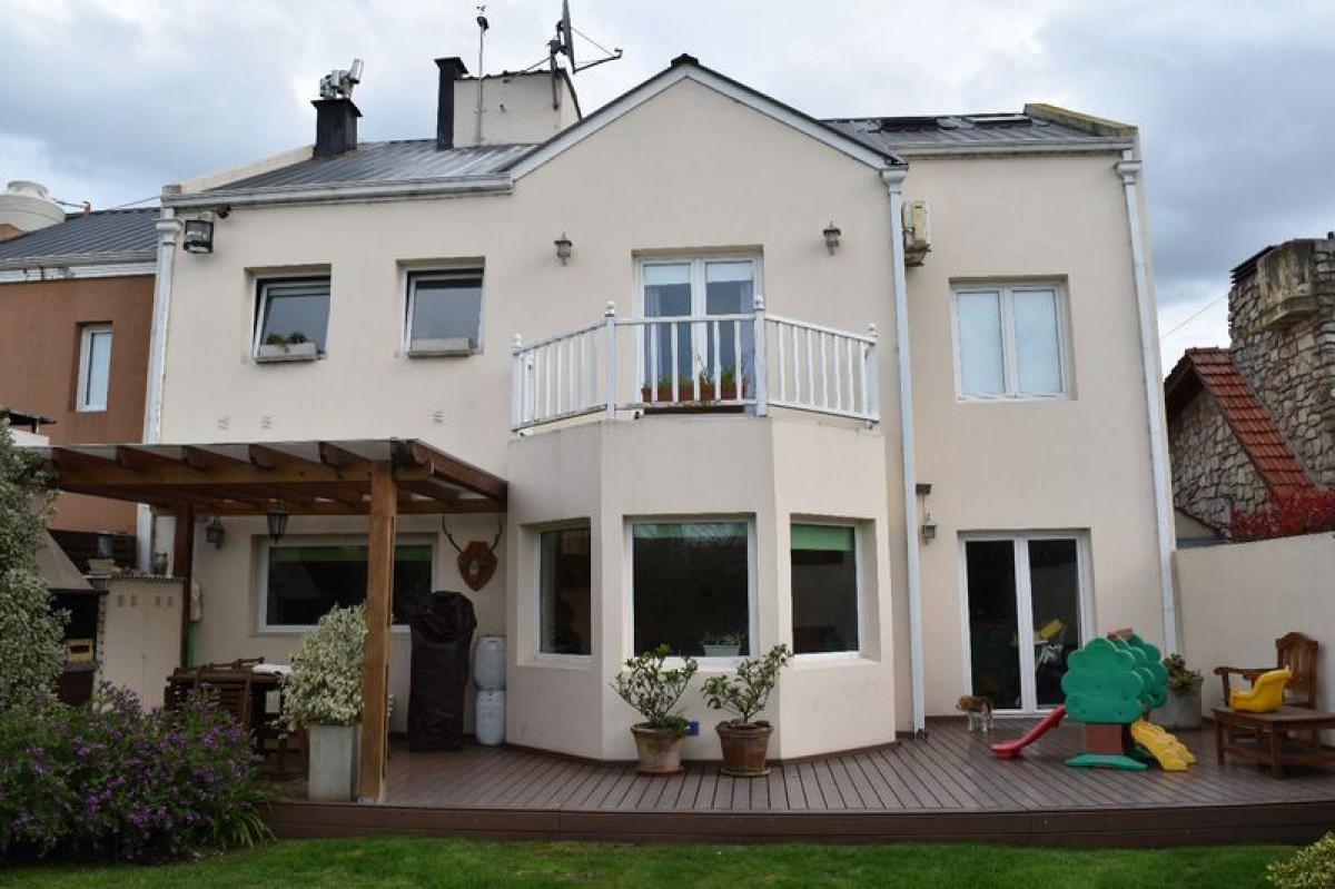 4 bedrooms House in Mar del Plata, Argentina No. 65837