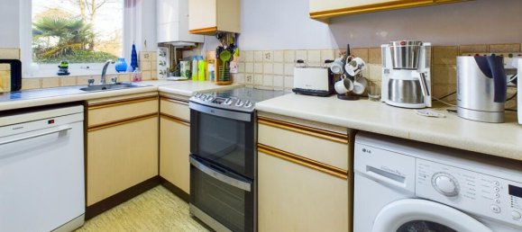 2 Schlafzimmer Haus in Bordon, United Kingdom, Nr. 13863 2