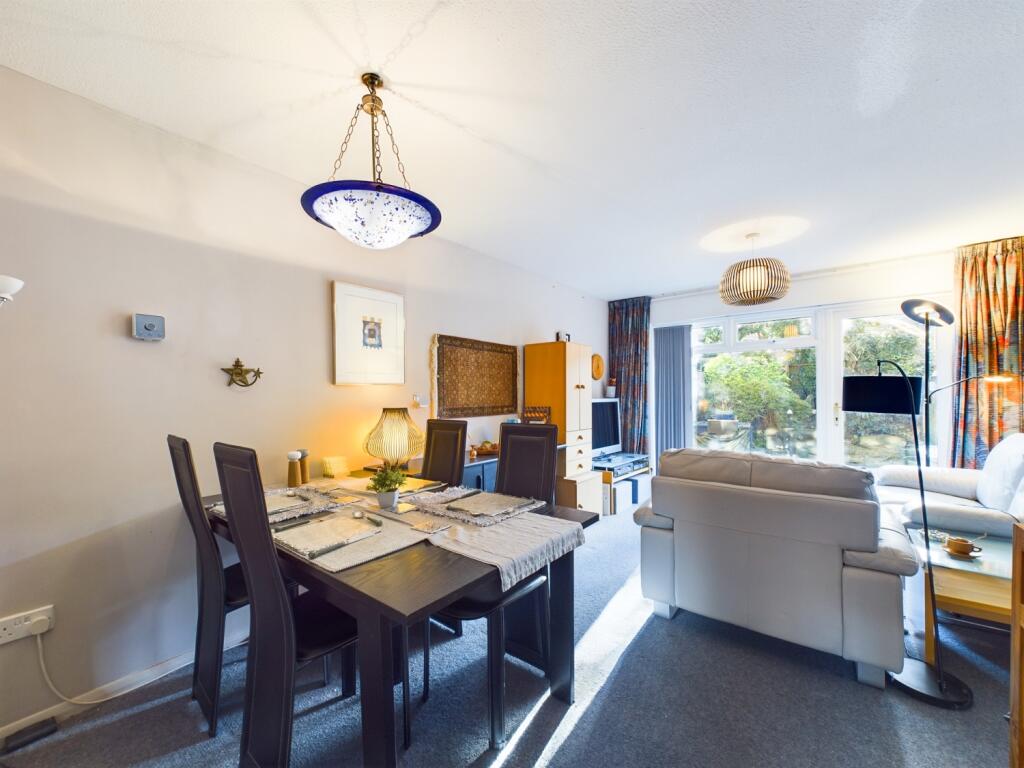 2 Schlafzimmer Haus in Bordon, United Kingdom, Nr. 13863