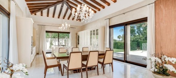 5 bedrooms Villa in Marbella, Spain No. 111109 3