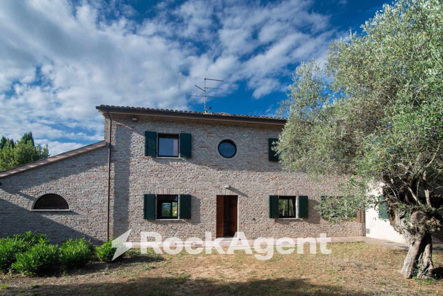 3 bedrooms Villa in Pesaro, Italy No. 265568