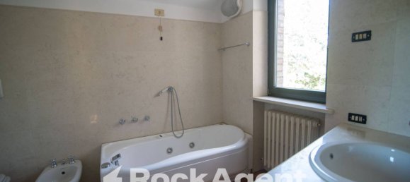 3 bedrooms Villa in Pesaro, Italy No. 265568 8