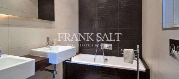 2 bedrooms Apartment in Senglea, Malta No. 4421 2