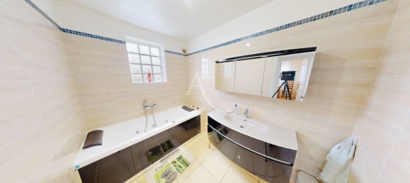 5 bedrooms House in Roissy-en-Brie, France No. 176731 5