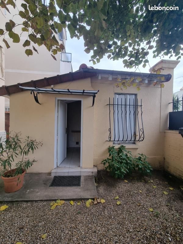 Studio in La Garenne-Colombes, France No. 289389