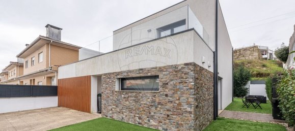 3 bedrooms House in Brito, Portugal No. 187254 2