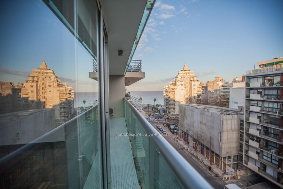 3 bedrooms Apartment in Montevideo, Uruguay No. 2360