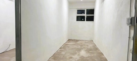 1 room Garage in Rome, Italy No. 64592 2