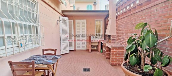 12 rooms Villa in Viareggio, Italy No. 22480 10