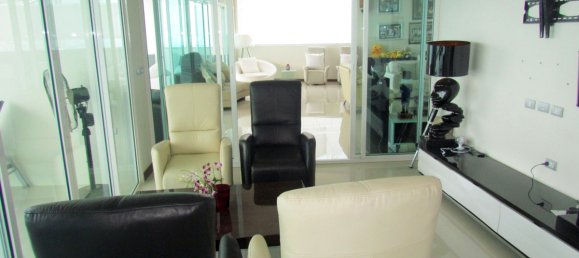 4 bedrooms Condo in Pattaya, Thailand No. 19364 8