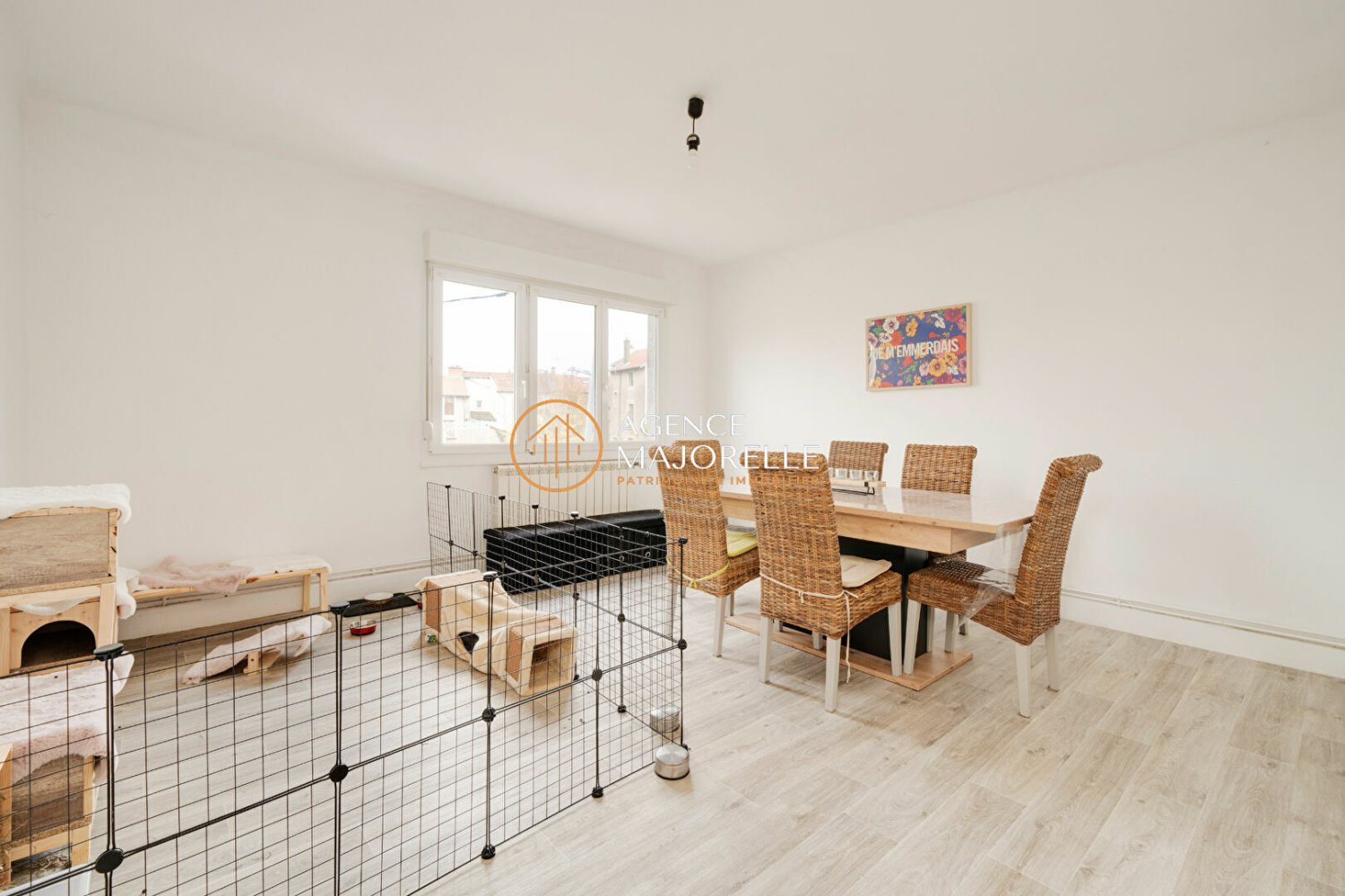 Коммерческая недвижимость с 4 спальнями в Лез-Уш, Франция № 157386