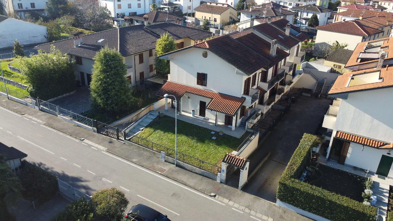 Casa de 5 divisões em Fornovo San Giovanni, Italy N.º 31692