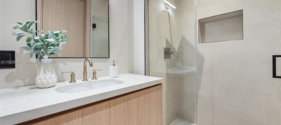 4 dormitorios dúplex en venta en Miami, Miami-Dade, Florida, USA № 615709 6