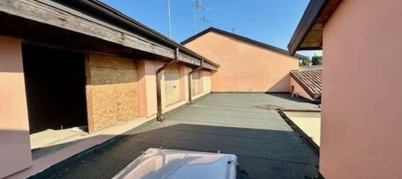 10-salle Appartement à Mirandola, Italy No. 271733 17