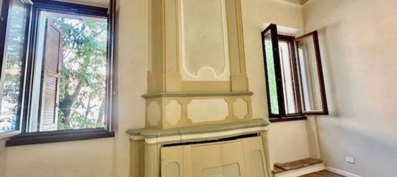 10-salle Appartement à Mirandola, Italy No. 271733 12