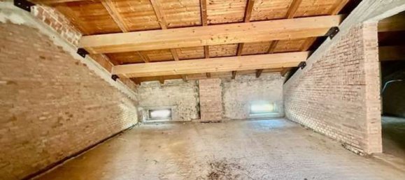 10-salle Appartement à Mirandola, Italy No. 271733 18