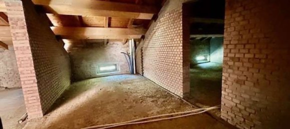 10-salle Appartement à Mirandola, Italy No. 271733 19