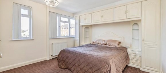 3 bedrooms House in Watford, United Kingdom No. 6035 9