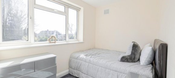 3 bedrooms House in Watford, United Kingdom No. 6035 8