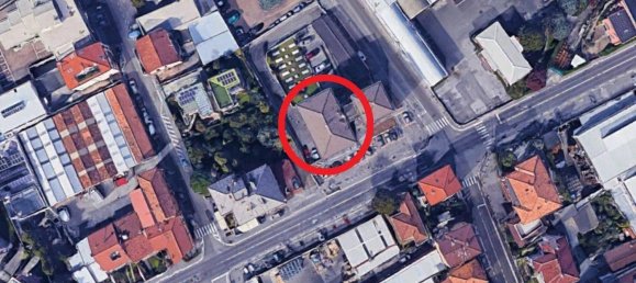 251m² Commercial property in Lecco, Italy No. 319653 8