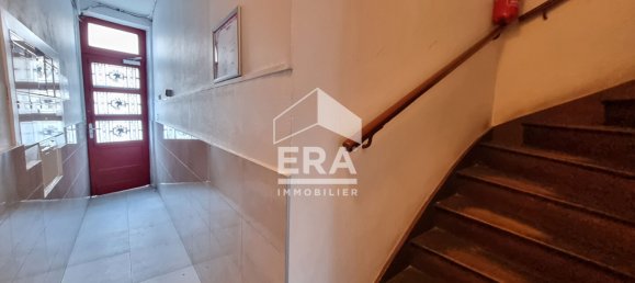 1 bedroom Apartment in Montreuil, France No. 168075 9