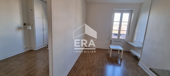 1 bedroom Apartment in Montreuil, France No. 168075 2