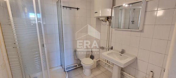 1 bedroom Apartment in Montreuil, France No. 168075 5