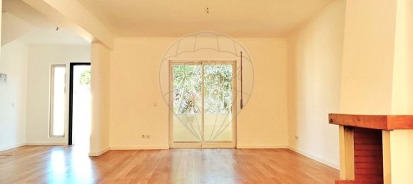 3 bedrooms House in Cascais, Portugal No. 179605 9