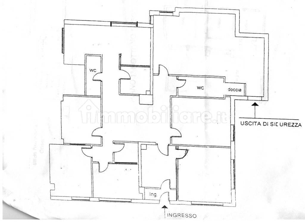 5 rooms Office in Cosenza, Italy No. 36536