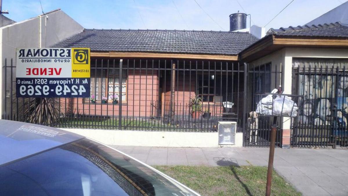 5 bedrooms House in Lanus, Argentina No. 7581